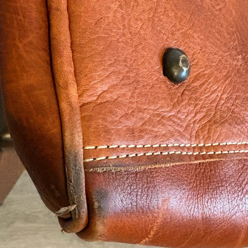 MUST SEE! 11”Hx22”Wx11”D Vintage, X-Large Leather Duffel Bag in Rich Brown